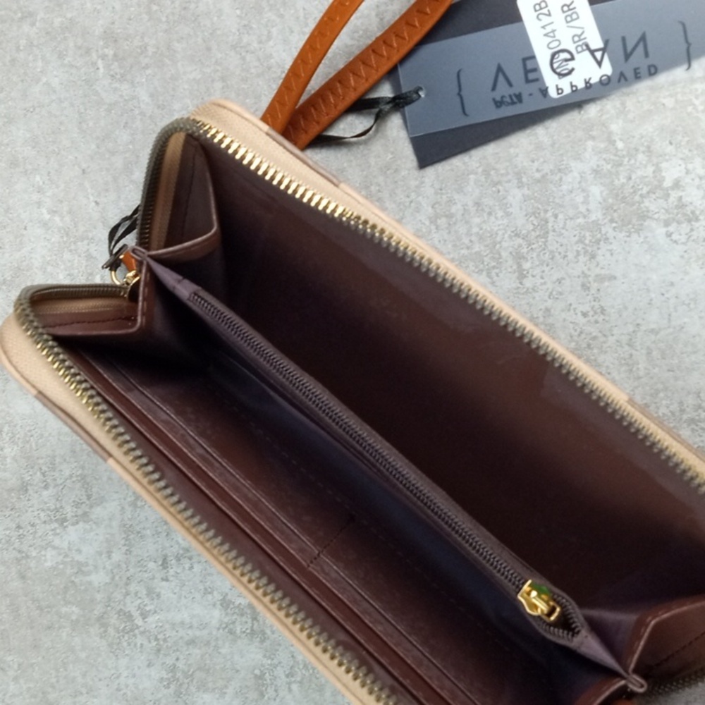 Deluxity Los Angeles Multi-Color Zip Wallet - Picture 3 of 5